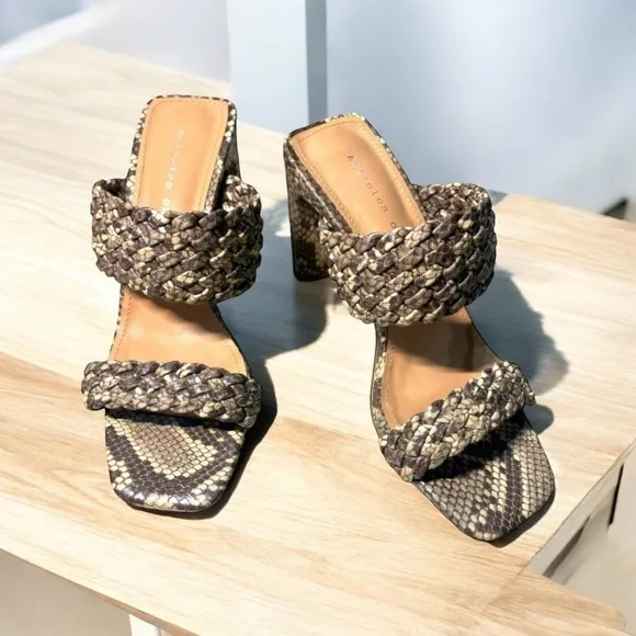 NEW ARTICLES OF SOCIETY ASTI BROWN SNAKE HEEL SANDAL SIZE 7