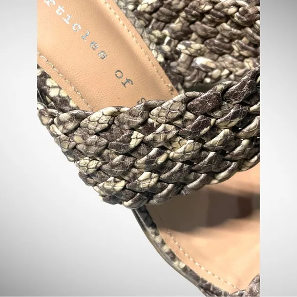 NEW ARTICLES OF SOCIETY ASTI BROWN SNAKE HEEL SANDAL SIZE 7