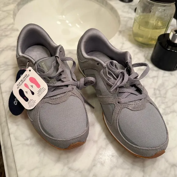 New Balance Lifestyle Mode de Vie in Grey low profile sneakers