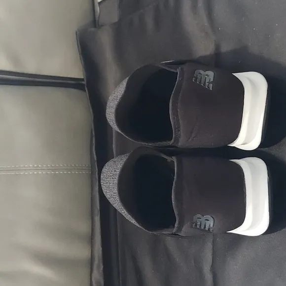 New Balance Unisex Black and Gray Sneakers Slip On