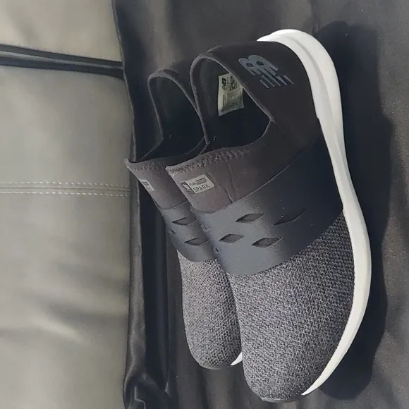 New Balance Unisex Black and Gray Sneakers Slip On