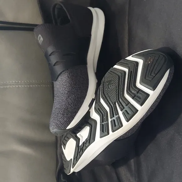 New Balance Unisex Black and Gray Sneakers Slip On