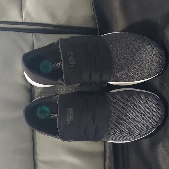 New Balance Unisex Black and Gray Sneakers Slip On