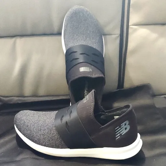 New Balance Unisex Black and Gray Sneakers Slip On