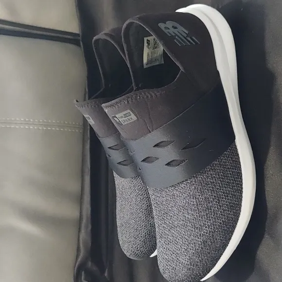 New Balance Unisex Black and Gray Sneakers Slip On