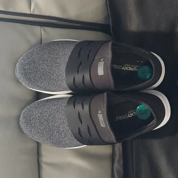 New Balance Unisex Black and Gray Sneakers Slip On
