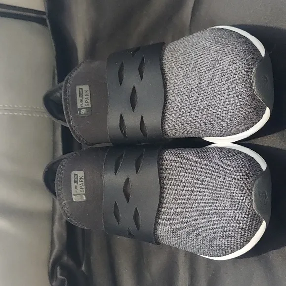 New Balance Unisex Black and Gray Sneakers Slip On