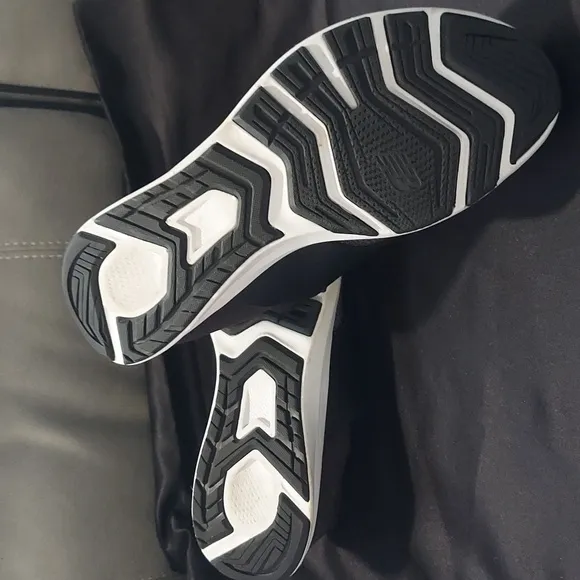 New Balance Unisex Black and Gray Sneakers Slip On