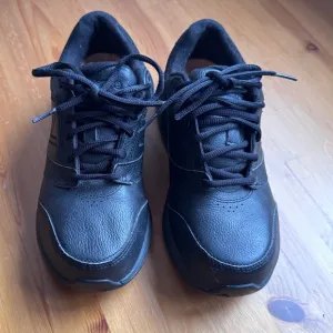 New balance women’s black sneakers size 6.5