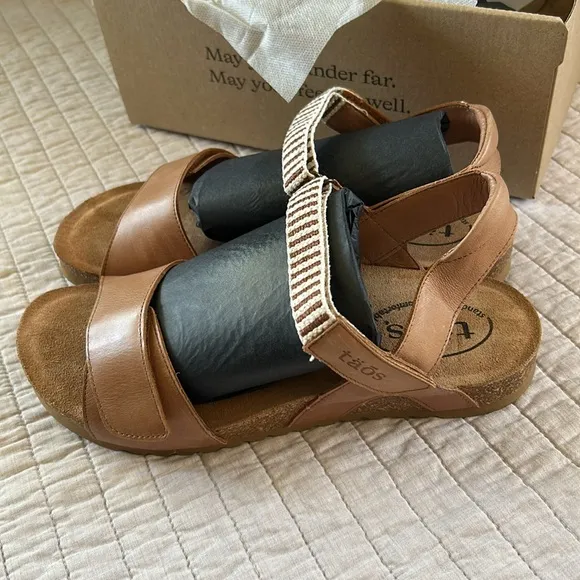 New in box Taos Brown Leather Symbol Sandals size 9 women’s outdoor summer comfy