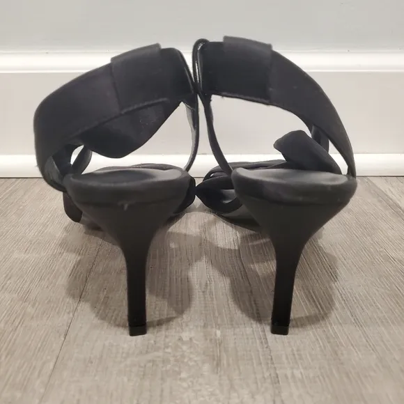 NEW New Via Spiga Black Satin Sandals Heels