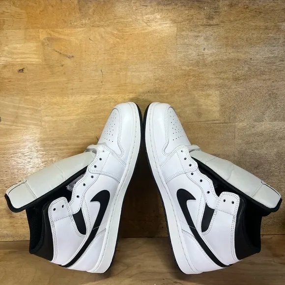 NEW Nike Air Jordan 1 Mid Reverse Panda Mens Sz 11 Shoes Sneakers White Black