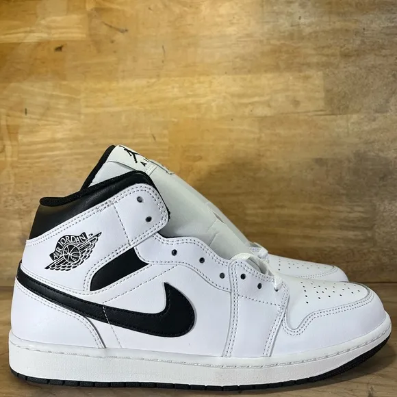 NEW Nike Air Jordan 1 Mid Reverse Panda Mens Sz 11 Shoes Sneakers White Black