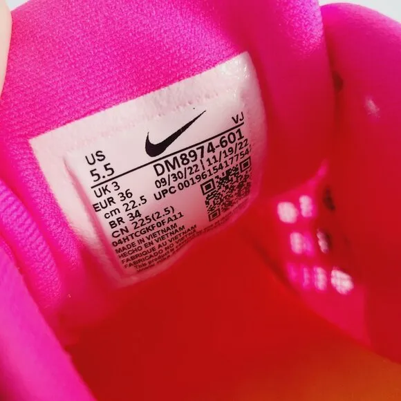 NEW Nike Womens Zoom Fly 5 Running Shoes DM8974-601 Size 5.5 Pink