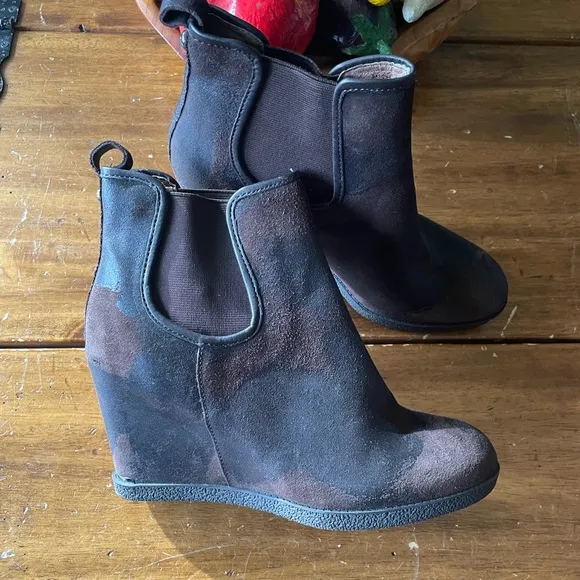 New NWOB Donald J. Pliner Dillon $250 Ankle Boots Wedge Booties Brown Sz 9