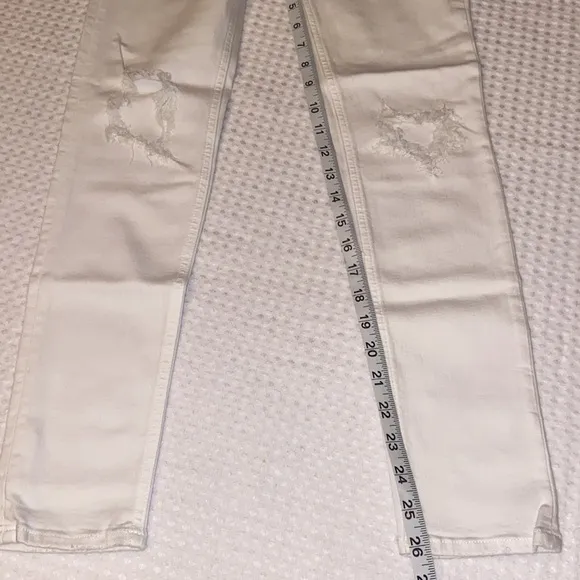 NEW! rag &amp; bone Size 27 White With Holes Capri Denim Jeans
