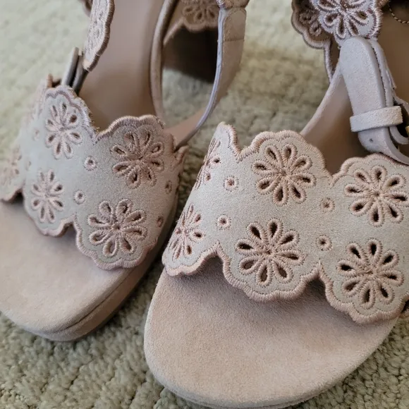 New See By Chloe Laser-Cut Floral Kristy Heeled Sandals in Tan, Size 37