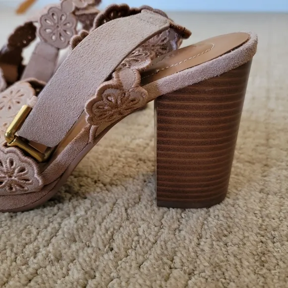 New See By Chloe Laser-Cut Floral Kristy Heeled Sandals in Tan, Size 37