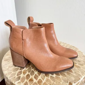New Vionic Lyssa Leather Tan Ankle Boots size US 7
