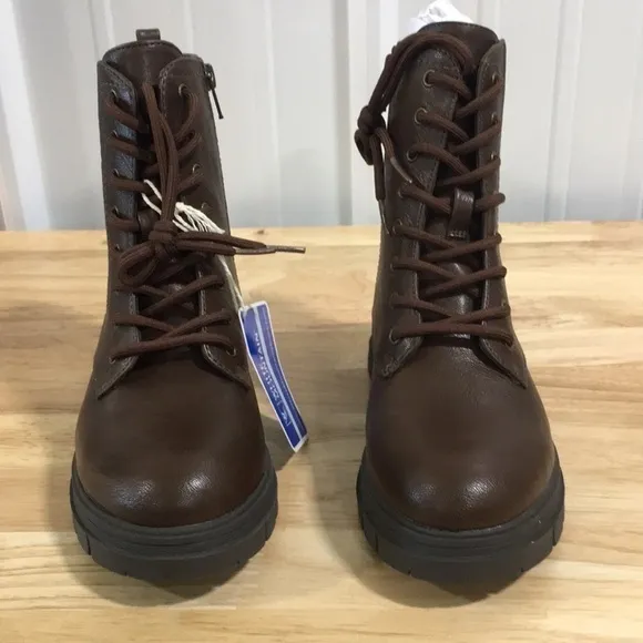 New WB Woman’s White Mountain Chevy DK Brown Smooth Boots