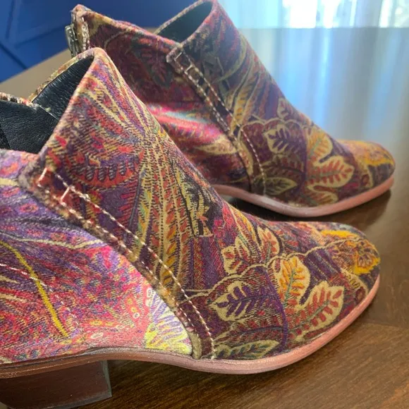 NIB HUDSON Apisi Velvet Liberty Bootie, Size EU 36 (US 5)