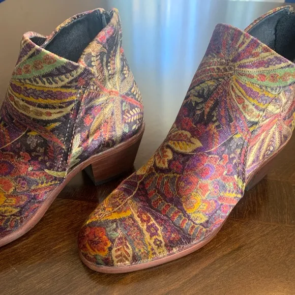NIB HUDSON Apisi Velvet Liberty Bootie, Size EU 36 (US 5)