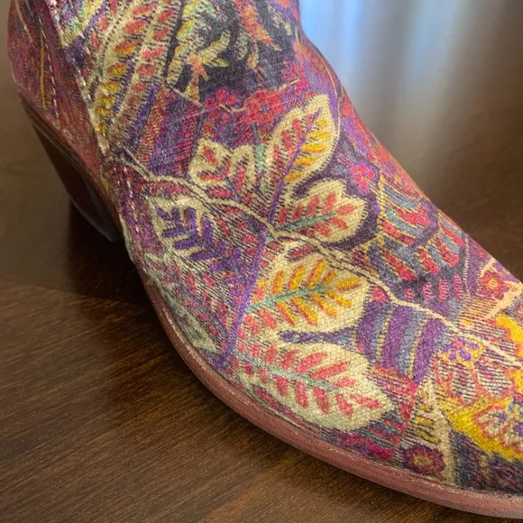 NIB HUDSON Apisi Velvet Liberty Bootie, Size EU 36 (US 5)