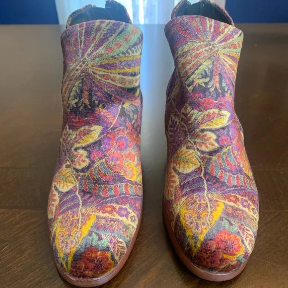 NIB HUDSON Apisi Velvet Liberty Bootie, Size EU 36 (US 5)