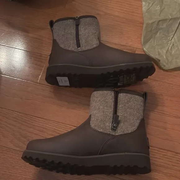 NIB UGG Bayson Boots Wool Waterproof Leather Brown Kids Sz 4 Winter Snow Warm