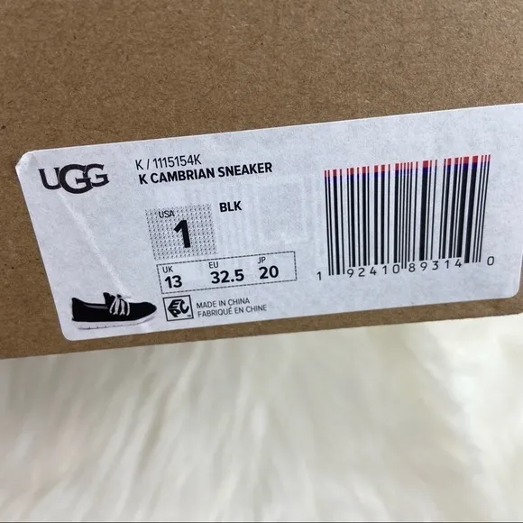 NIB UGG CAMBRIAN SNEAKERS