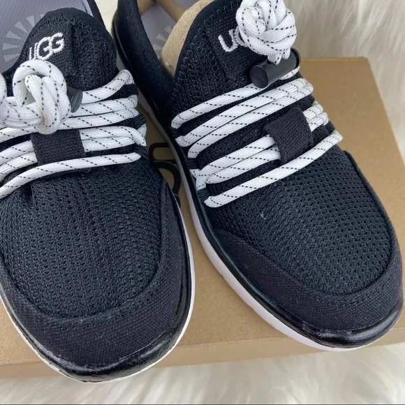 NIB UGG CAMBRIAN SNEAKERS