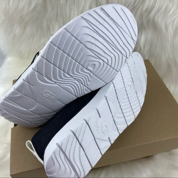 NIB UGG CAMBRIAN SNEAKERS