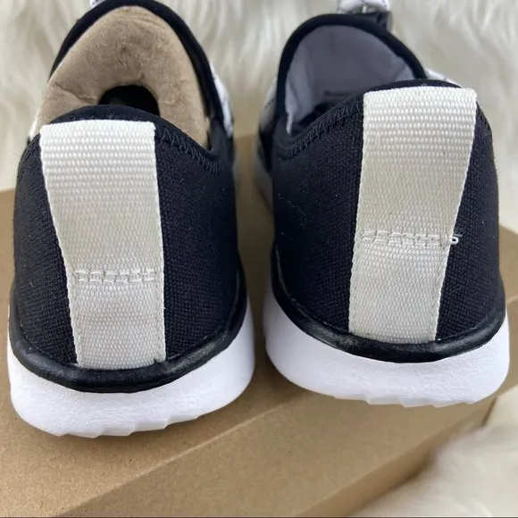 NIB UGG CAMBRIAN SNEAKERS