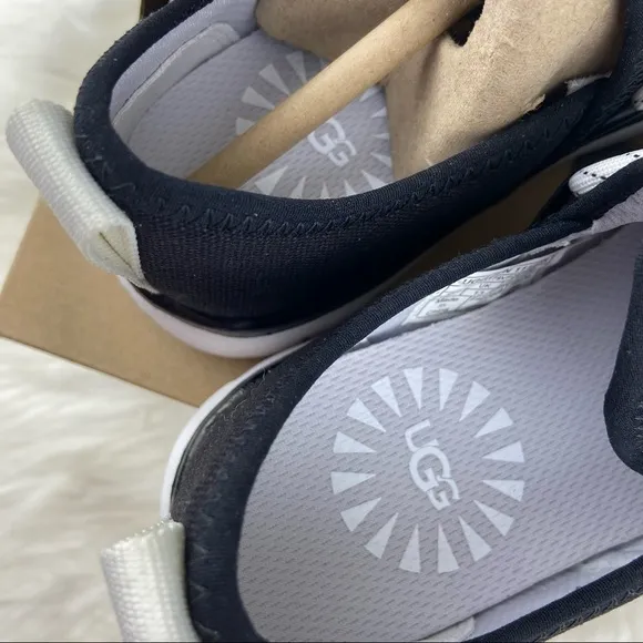NIB UGG CAMBRIAN SNEAKERS