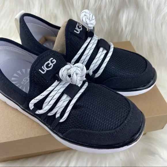 NIB UGG CAMBRIAN SNEAKERS