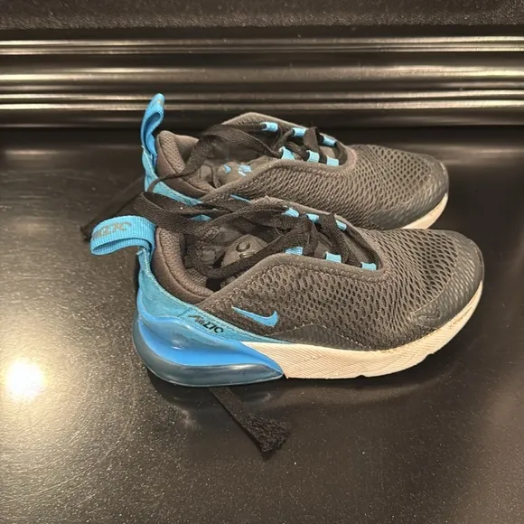 NIKE AIR 270 SNEAKERS. GOOD CONDITION. NEEDS NEW LACES