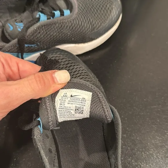 NIKE AIR 270 SNEAKERS. GOOD CONDITION. NEEDS NEW LACES