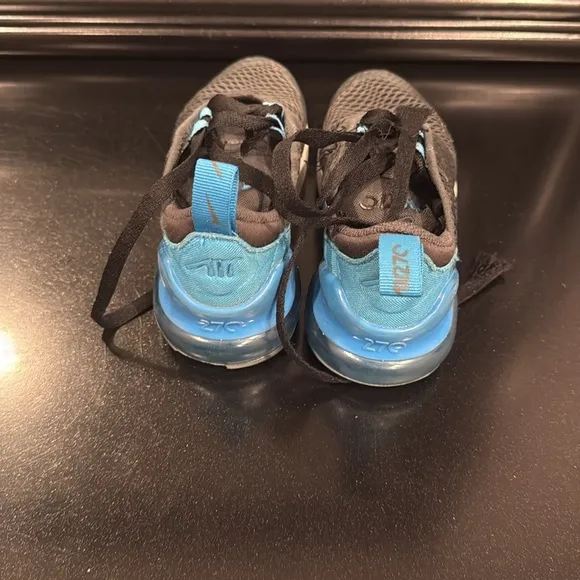 NIKE AIR 270 SNEAKERS. GOOD CONDITION. NEEDS NEW LACES