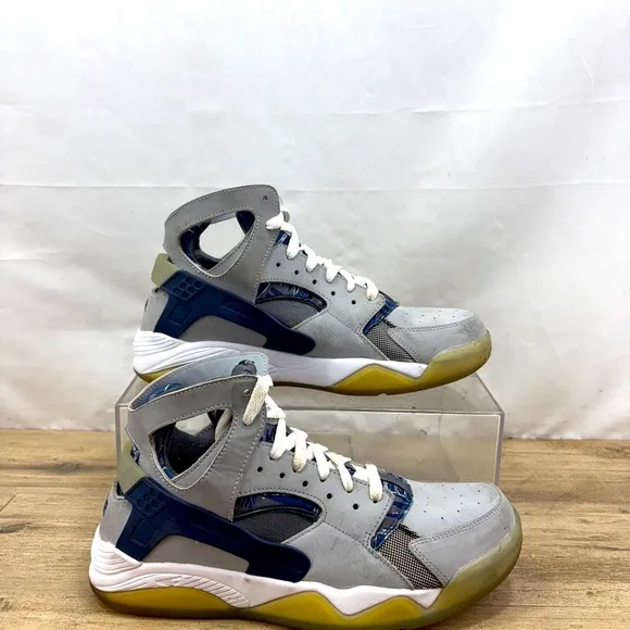 Nike Air Flight Huarache Men's US 10 Running Shoes Wolf Gray Sneakers