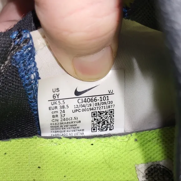 Nike Air Max 2090 Volt Running Shoes Youth Size 6 / Womens 7-7.5