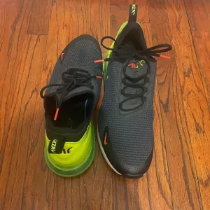 Nike Air Max 270 Black and Green Running ShoeSize 13 like new condition.