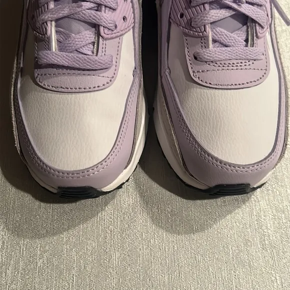 Nike Air Max 90 Leather GS ‘Violet Frost’ Youth Sneakers Size 5Y Brand new