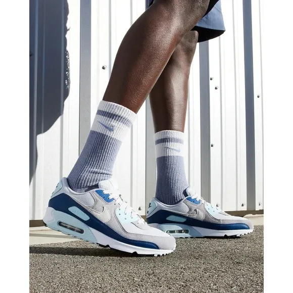 Nike Air Max 90 Sneakers Size 10 Glacier Blue &amp; Platinum White Mens