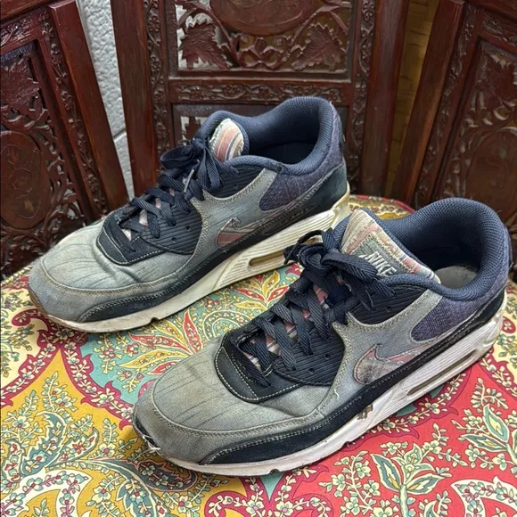 Nike Air Max Blue and Gray Sneakers Low-Top Athletic Shoes Winter 2016/17 WORN