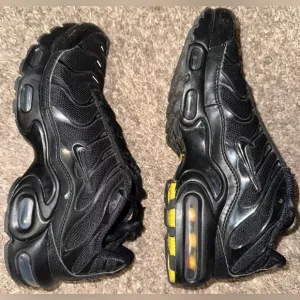 Nike Air Max Plus Triple Black TN GS 6.5Y CD0609-001 Kids Shoes Sneakers Running
