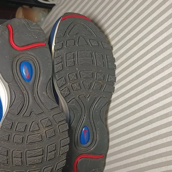 NIKE AIR MAX SHOES SIZE 5 NEARLY NEW EXCELLENT CONDITION