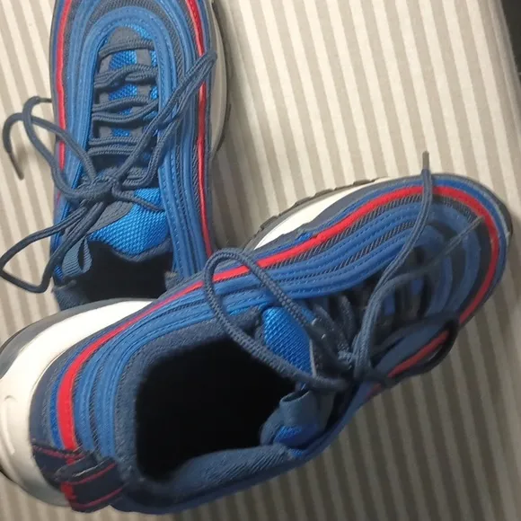 NIKE AIR MAX SHOES SIZE 5 NEARLY NEW EXCELLENT CONDITION