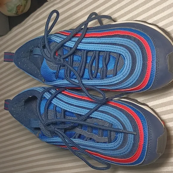 NIKE AIR MAX SHOES SIZE 5 NEARLY NEW EXCELLENT CONDITION