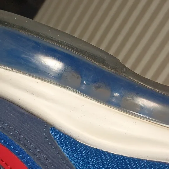 NIKE AIR MAX SHOES SIZE 5 NEARLY NEW EXCELLENT CONDITION