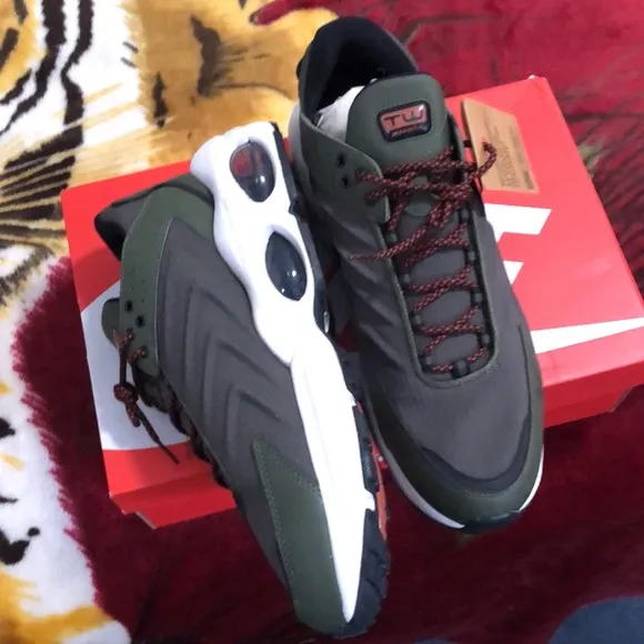 NIKE AIR MAX TW KHAKI/PHANTOM BLACK SHOES. NIKE AIR MAX TAILWIND SZ 13